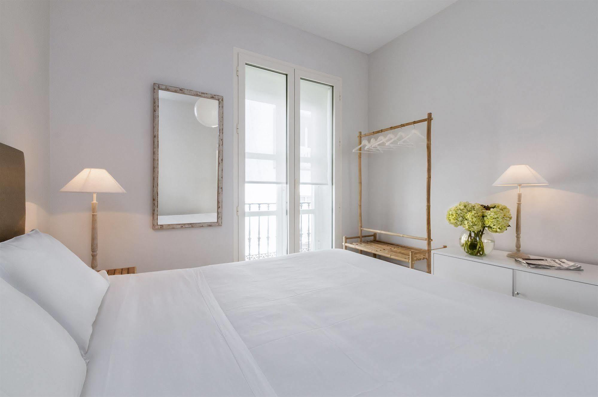 สวีท เซบียา พลาซา Apartment เซบีญา ภายนอก รูปภาพ